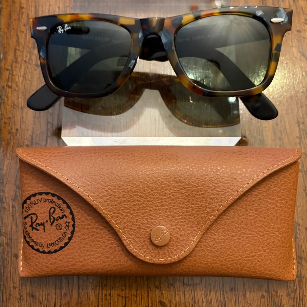 Ray-Ban Wayfarers. Tortoise/Green RB2140